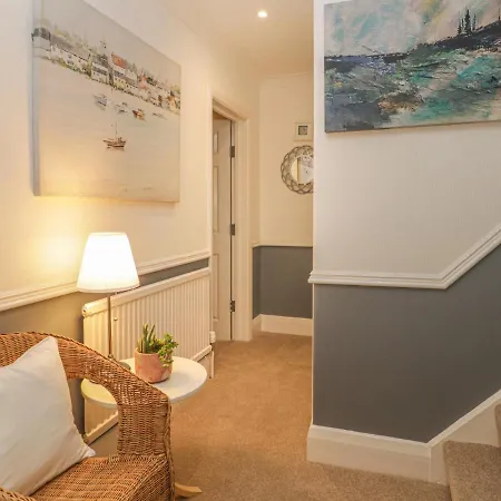 Hillcrest * Scarborough